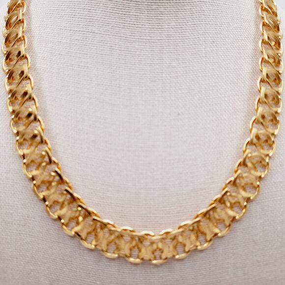 Vintage Trifari Interlocking Choker Necklace Gold Tone Link Collar – 18" Jewelry - Picture 3 of 11